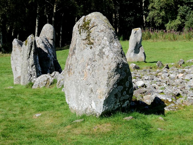 Loanhead of Daviot Stone Circle by Oliver Dixon