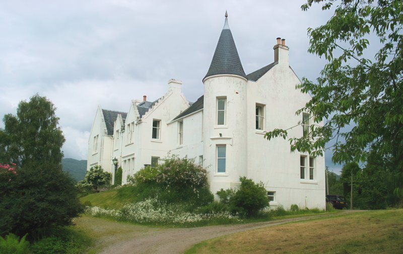 Muckairn Castle by Johnny Durnan