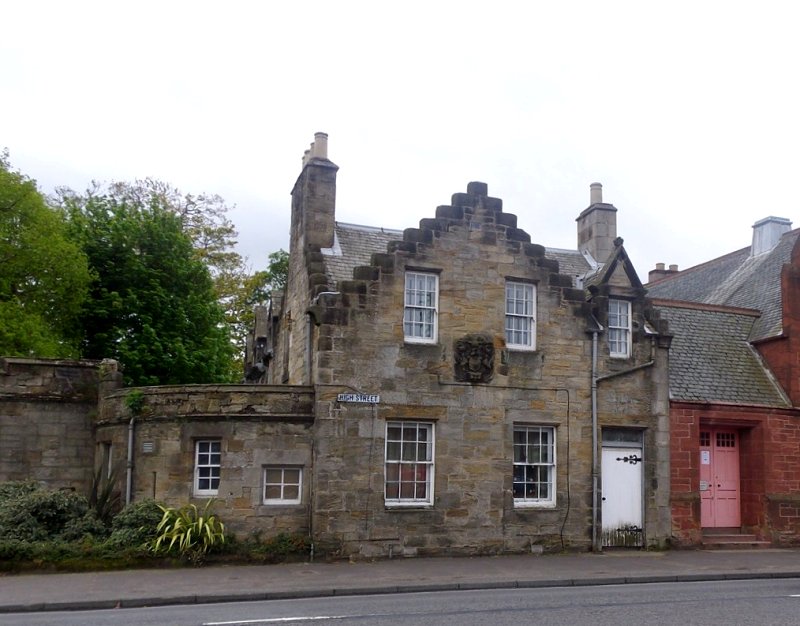 West Lodge, Leslie House by Stanley Howe