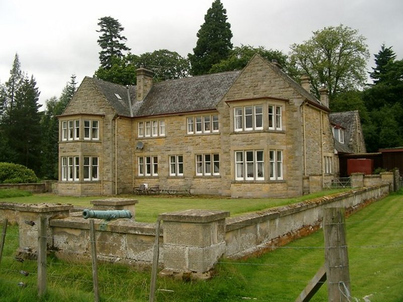 Moy Hall by nairnbairn