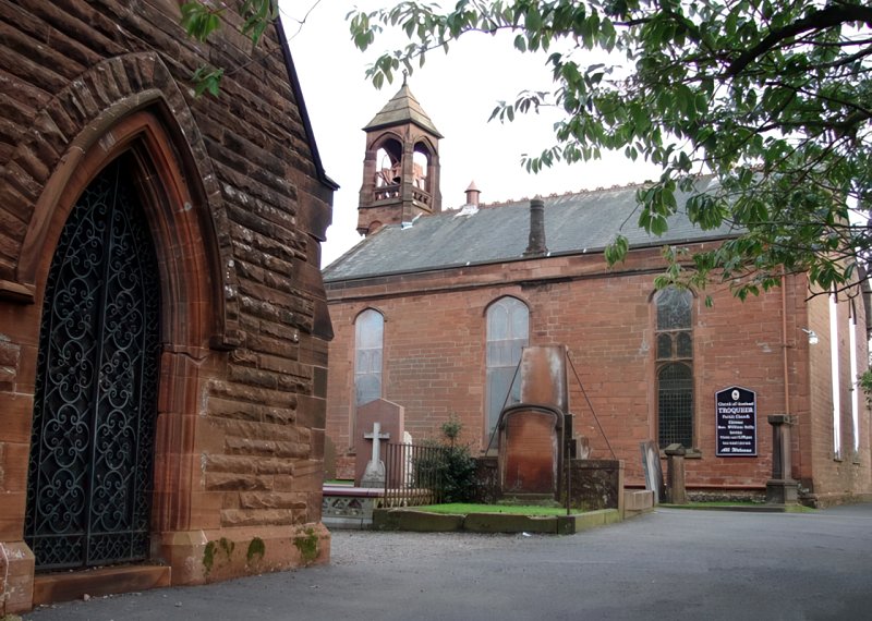 Troqueer Parish Church by Chris Newman