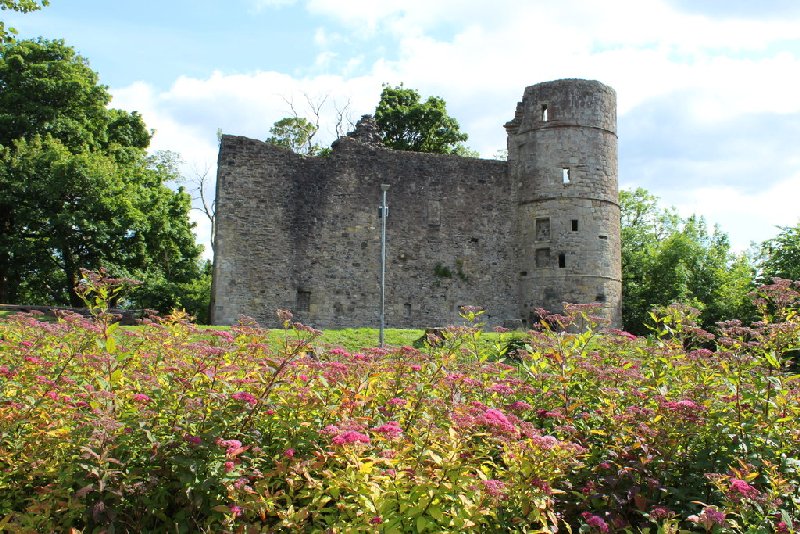 Strahaven Castle by Billy McCrorie