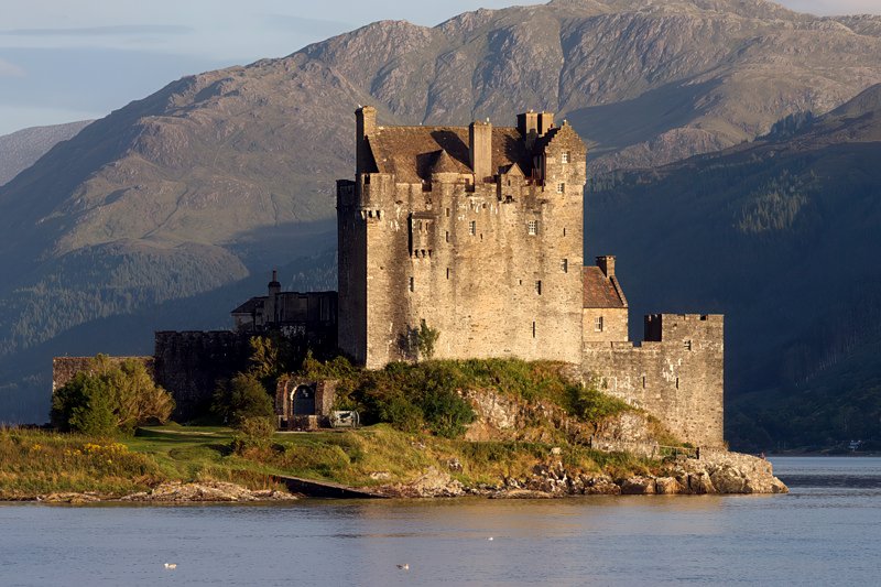 Eilean Donan Castle by Guillaume Piolle