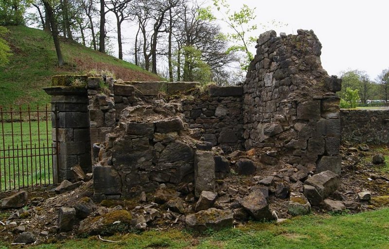 Ruined Watch House, Hills of Dunipace burial groung by Texas Radio and The Big Beat