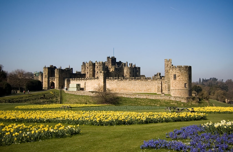 Alnwick Castle by Phil Thomas