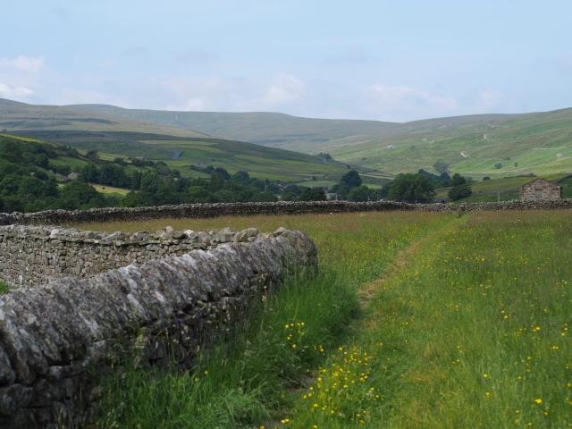 Public footpath from Muker towards Thwaite, upper Swaledale by Kreuzschnabel