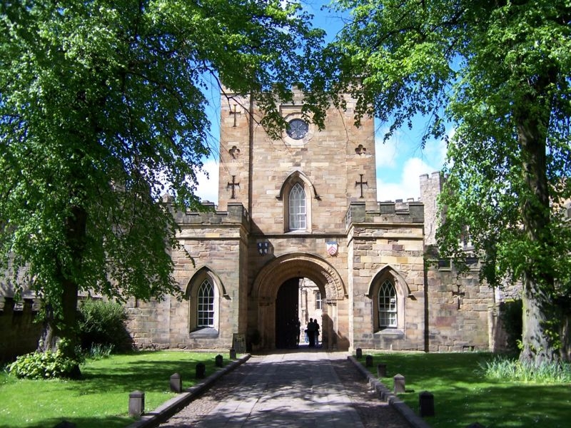 Durham Castle by jungpionier